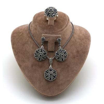 Safir Ve Markazit Taşlı Gümüş Üçlü Takım