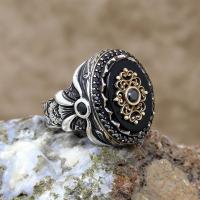 Zirkon Ve Oniks Taşlı Motifli Gümüş Erkek Yüzük